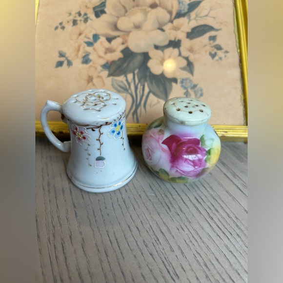 VINTAGE Salt and Pepper Sets plus Two Singles (6 pieces) - Picture 13 of 16